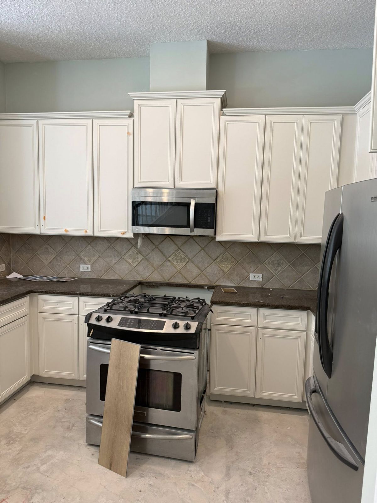 Kitchen cabinets painted white by Strait Edge Painting in Jacksonville
